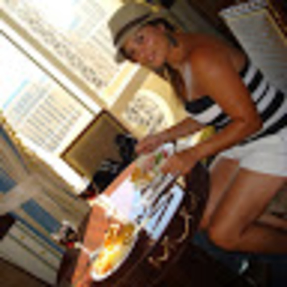 Meet your Posher, Maria - Picture 1 of 1